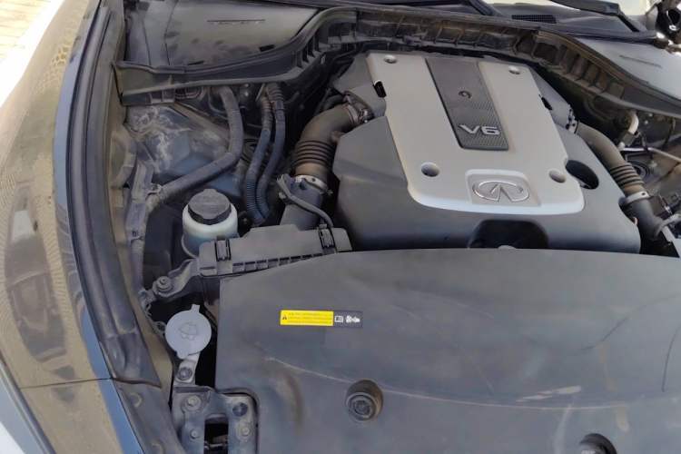 Used Infiniti Q70 2017 Q70L 2.5L Elite Edition Engine Bay Right