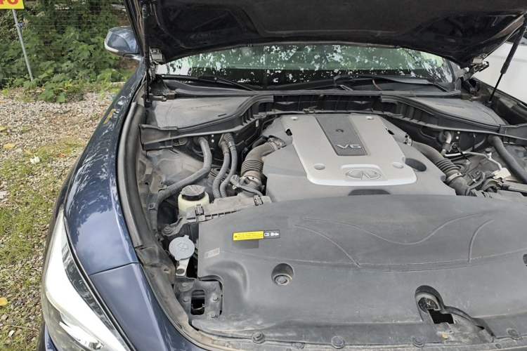 Used Infiniti Q70 2017 Q70L 2.5L Elite Edition Engine Bay Right