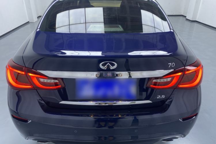 Used Infiniti Q70 2017 Q70L 2.5L Enjoyment Edition Exterior 1