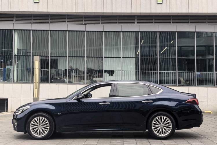 Used Infiniti Q70 2017 Q70L 2.5L Enjoyment Edition Exterior 2