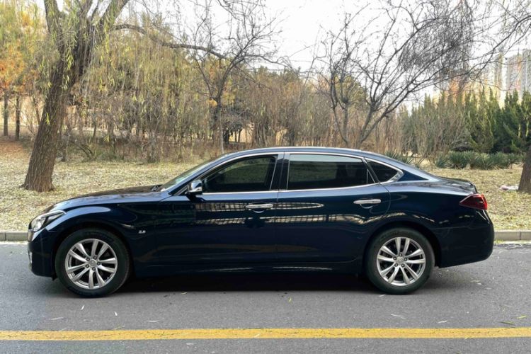Used Infiniti Q70 2017 Q70L 2.5L Elite Edition Exterior 3