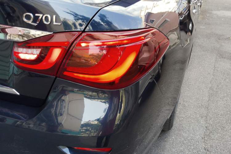 Used Infiniti Q70 2017 Q70L 2.5L Elite Edition Exterior 3