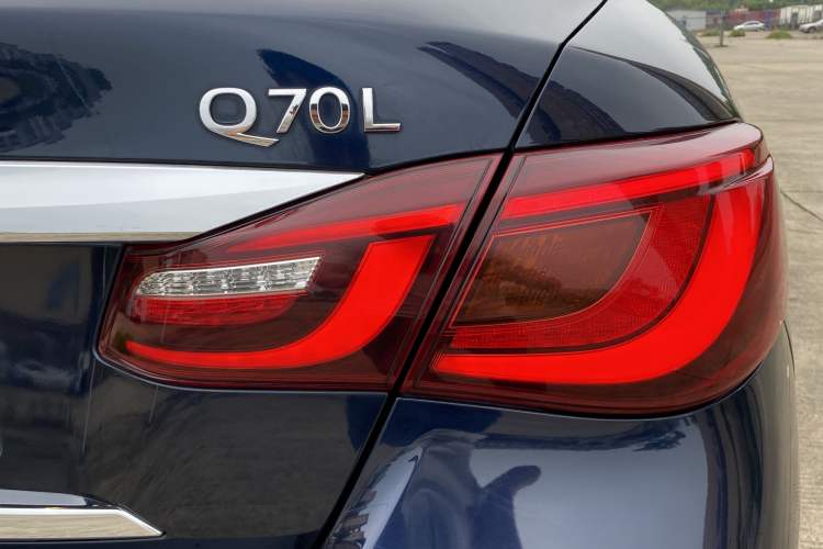 Used Infiniti Q70 2017 Q70L 2.5L Elite Edition Exterior 6
