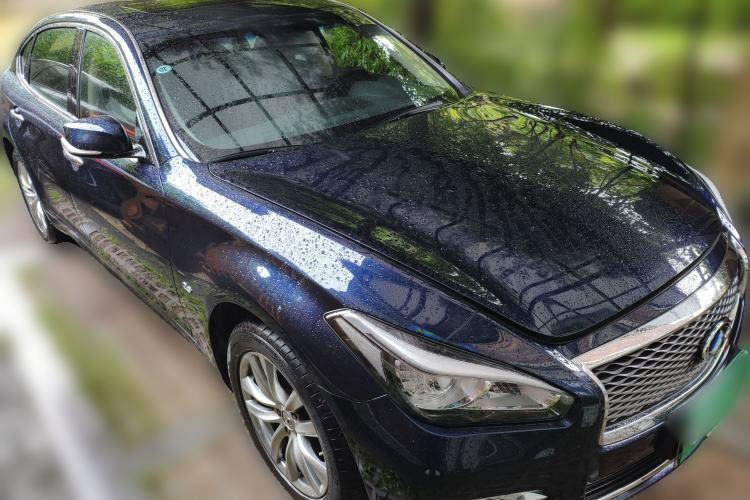 Used Infiniti Q70 2017 Q70L 2.5L Elite Edition Front Right 45 Deg