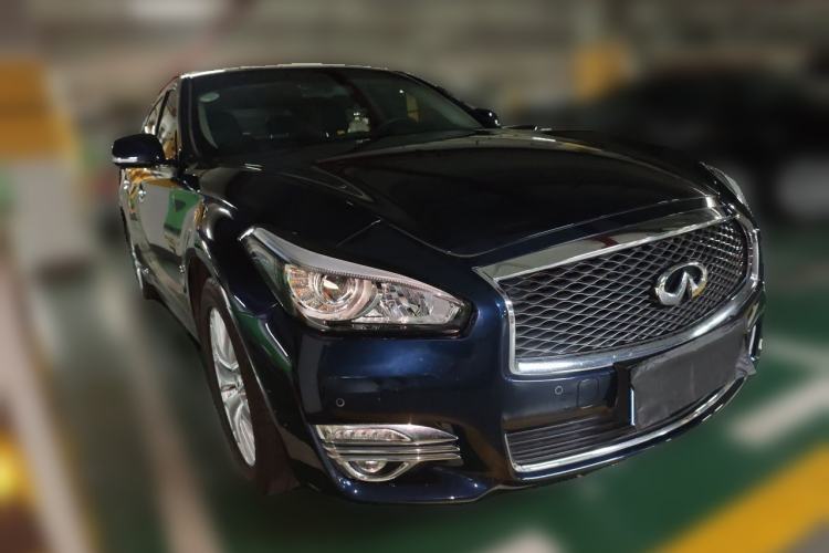 Used Infiniti Q70 2017 Q70L 2.5L Enjoyment Edition Front Right 45 Deg