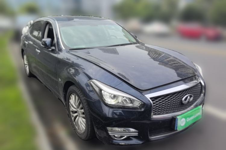 Used Infiniti Q70 2017 Q70L 2.5L Luxury Edition Front Right 45 Deg