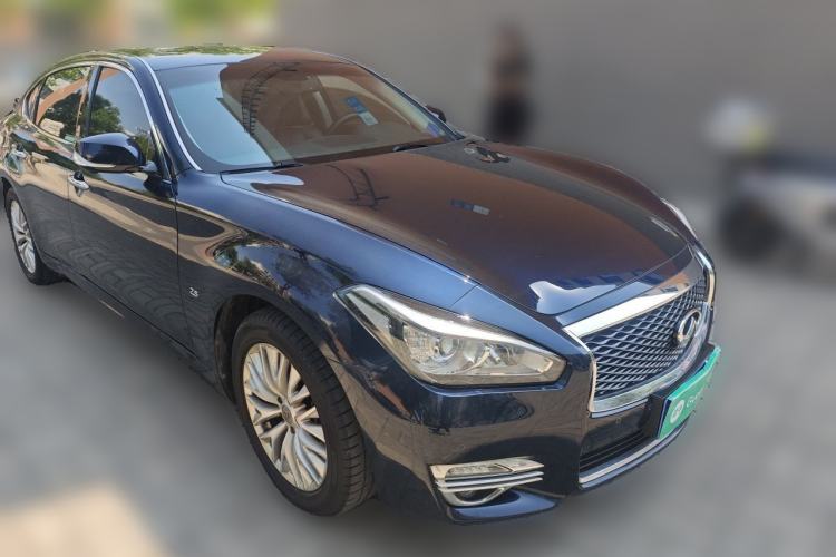 Used Infiniti Q70 2017 Q70L 2.5L Enjoyment Edition Front Right 45 Deg