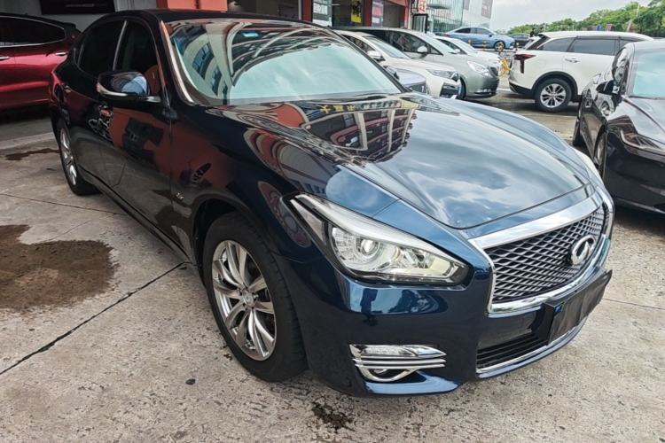 Used Infiniti Q70 2017 Q70L 2.5L Elite Edition Front Right 45 Deg