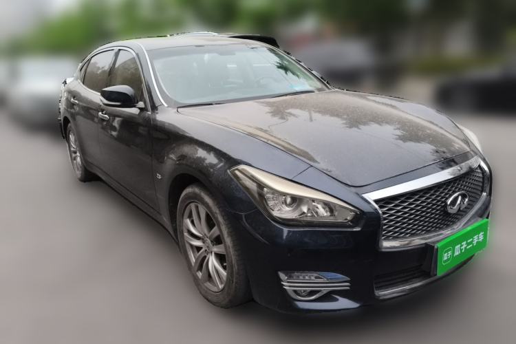 Used Infiniti Q70 2017 Q70L 2.5L Elite Edition Front Right 45 Deg
