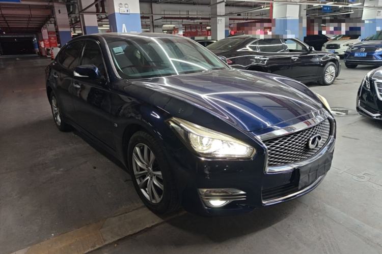 Used Infiniti Q70 2017 Q70L 2.5L Elite Edition Front Right 45 Deg