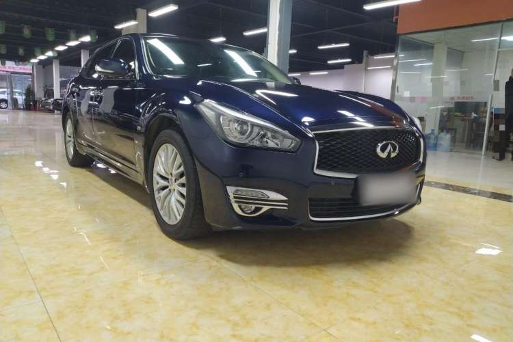 Used Infiniti Q70 2017 Q70L 2.5L Enjoyment Edition Front Right 45 Deg