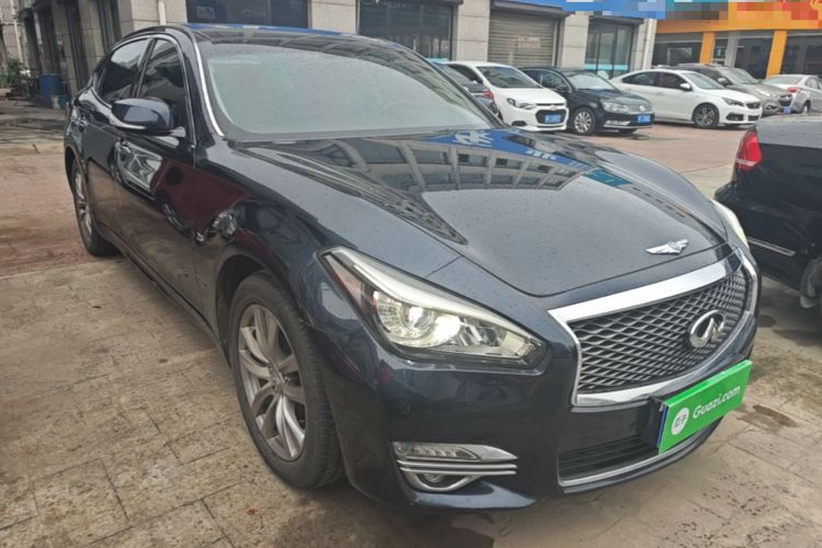 Used Infiniti Q70 2017 Q70L 2.5L Elite Edition Front Right 45 Deg