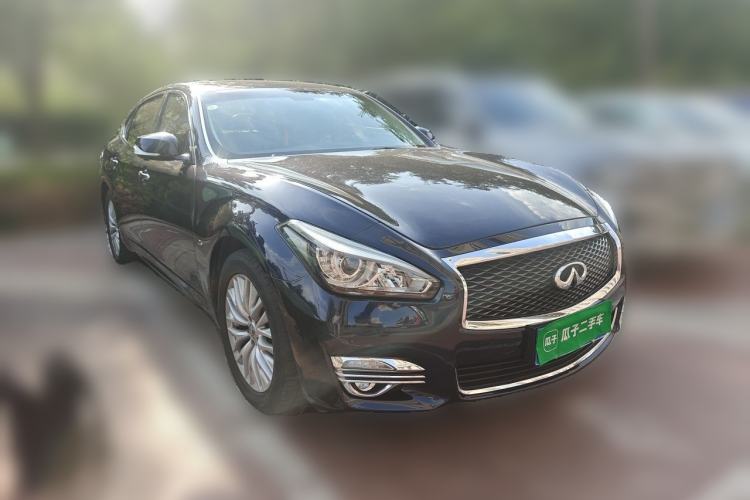 Used Infiniti Q70 2017 Q70L 2.5L Enjoyment Edition Front Right 45 Deg