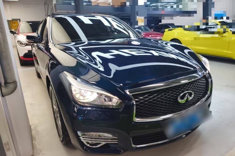 Used Infiniti Q70 2017 Q70L 2.5L Enjoyment Edition Front Right 45 Deg