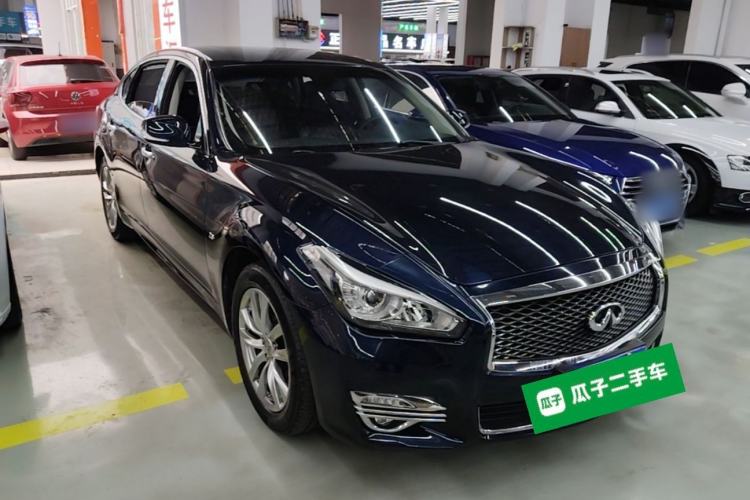 Used Infiniti Q70 2017 Q70L 2.5L Elite Edition Front Right 45 Deg