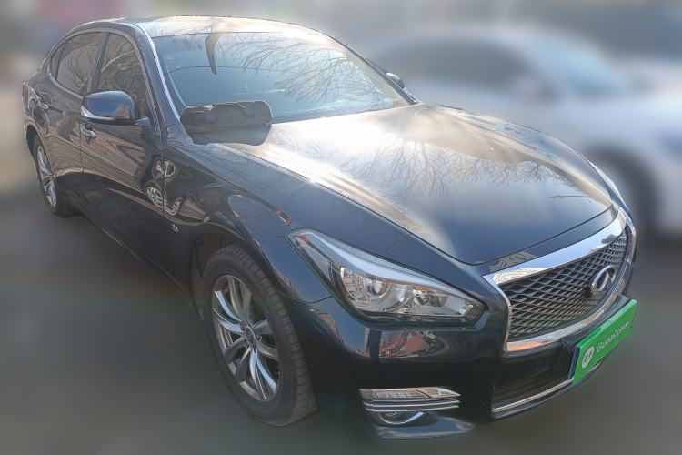 Used Infiniti Q70 2017 Q70L 2.5L Elite Edition Front Right 45 Deg