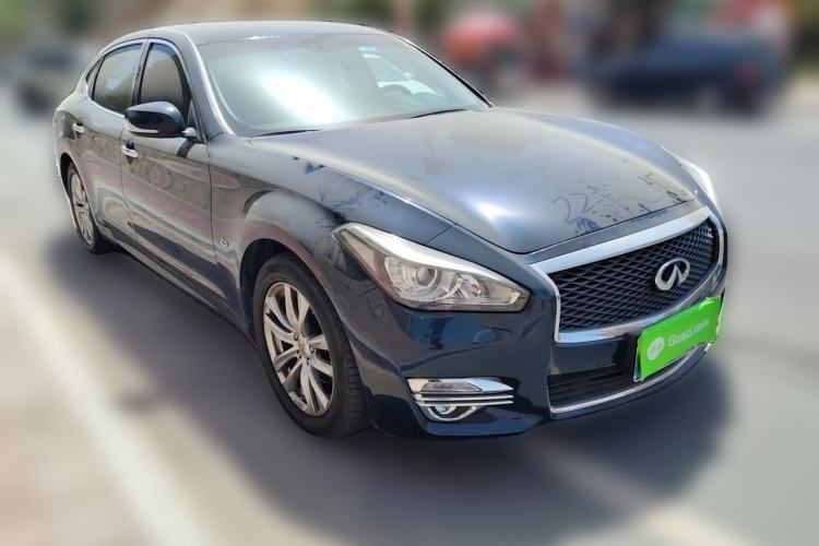 Used Infiniti Q70 2017 Q70L 2.5L Elite Edition Front Right 45 Deg