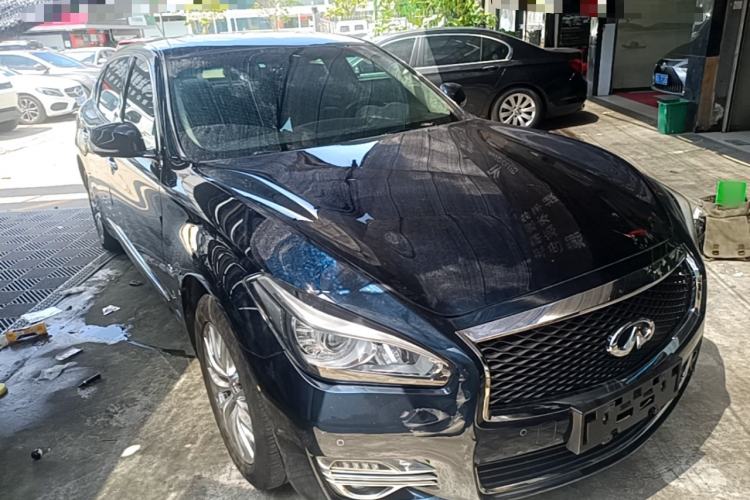 Used Infiniti Q70 2017 Q70L 2.5L Enjoyment Edition Front Right 45 Deg