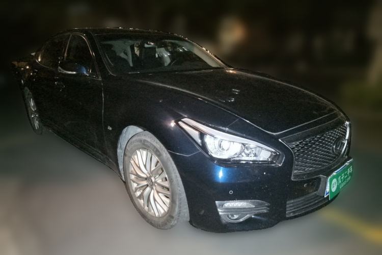Used Infiniti Q70 2017 Q70L 2.5L Enjoyment Edition Front Right 45 Deg