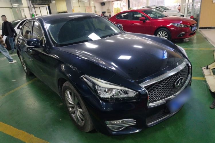 Used Infiniti Q70 2017 Q70L 2.5L Elite Edition Front Right 45 Deg