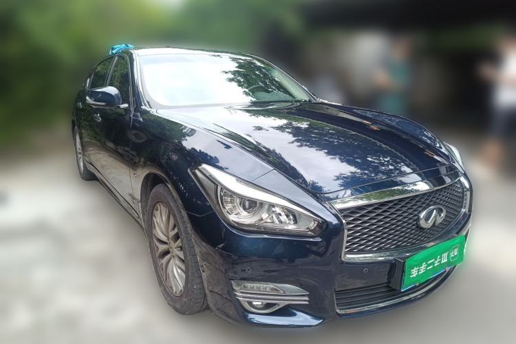 Used Infiniti Q70 2017 Q70L 2.5L Enjoyment Edition Front Right 45 Deg