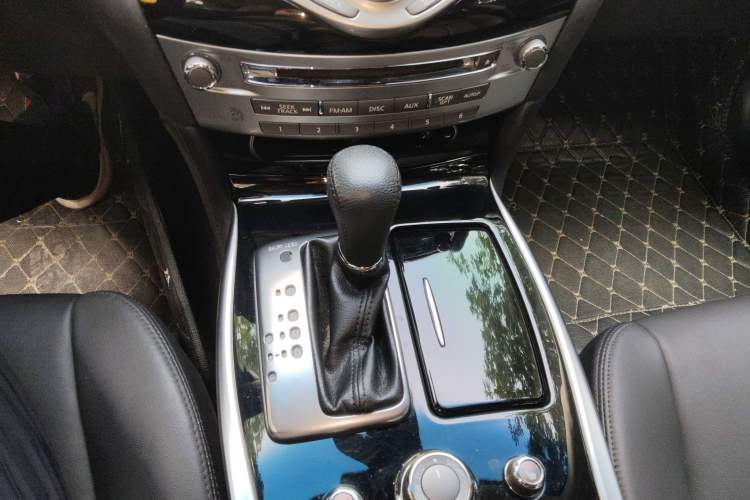 Used Infiniti Q70 2017 Q70L 2.5L Elite Edition Gear Lever