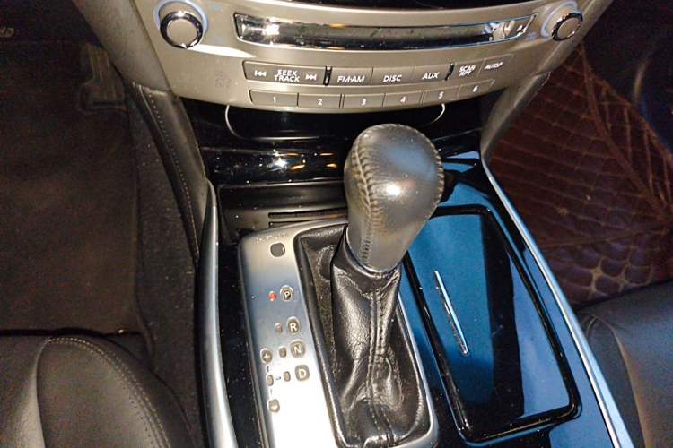 Used Infiniti Q70 2017 Q70L 2.5L Elite Edition Gear Lever