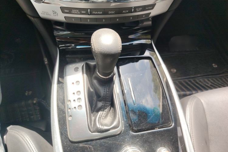 Used Infiniti Q70 2017 Q70L 2.5L Elite Edition Gear Lever
