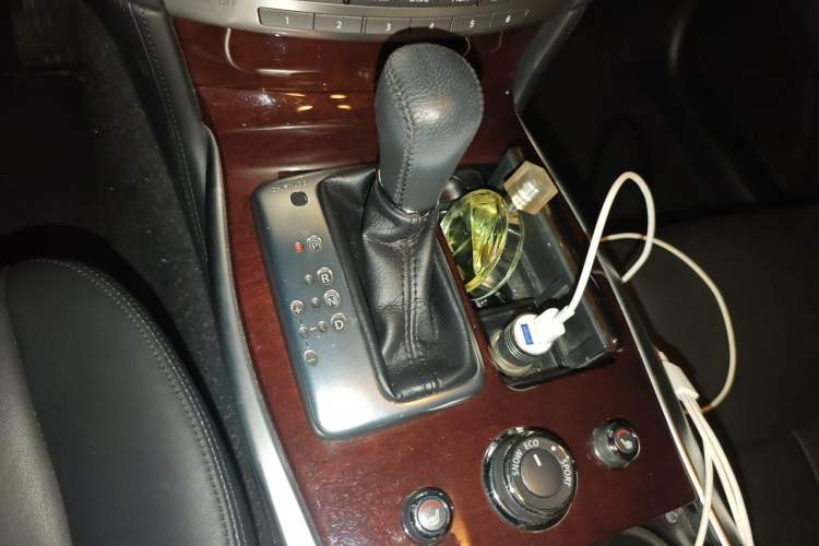 Used Infiniti Q70 2017 Q70L 2.5L Enjoyment Edition Gear Lever