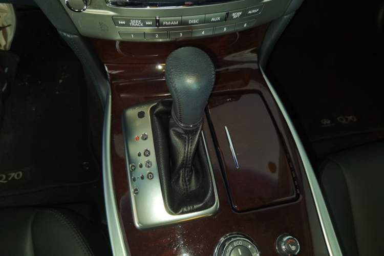 Used Infiniti Q70 2017 Q70L 2.5L Enjoyment Edition Gear Lever