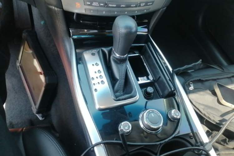 Used Infiniti Q70 2017 Q70L 2.5L Elite Edition Gear Lever