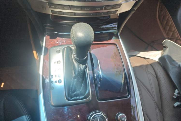 Used Infiniti Q70 2017 Q70L 2.5L Enjoyment Edition Gear Lever