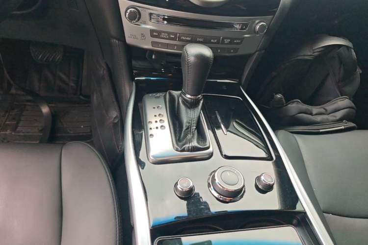 Used Infiniti Q70 2017 Q70L 2.5L Elite Edition Gear Lever