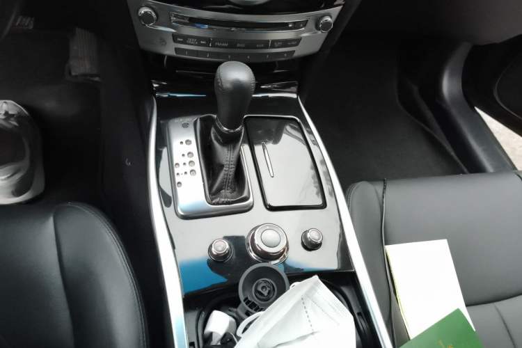 Used Infiniti Q70 2017 Q70L 2.5L Elite Edition Gear Lever