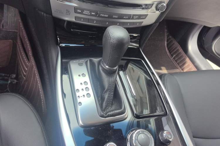 Used Infiniti Q70 2017 Q70L 2.5L Elite Edition Gear Lever