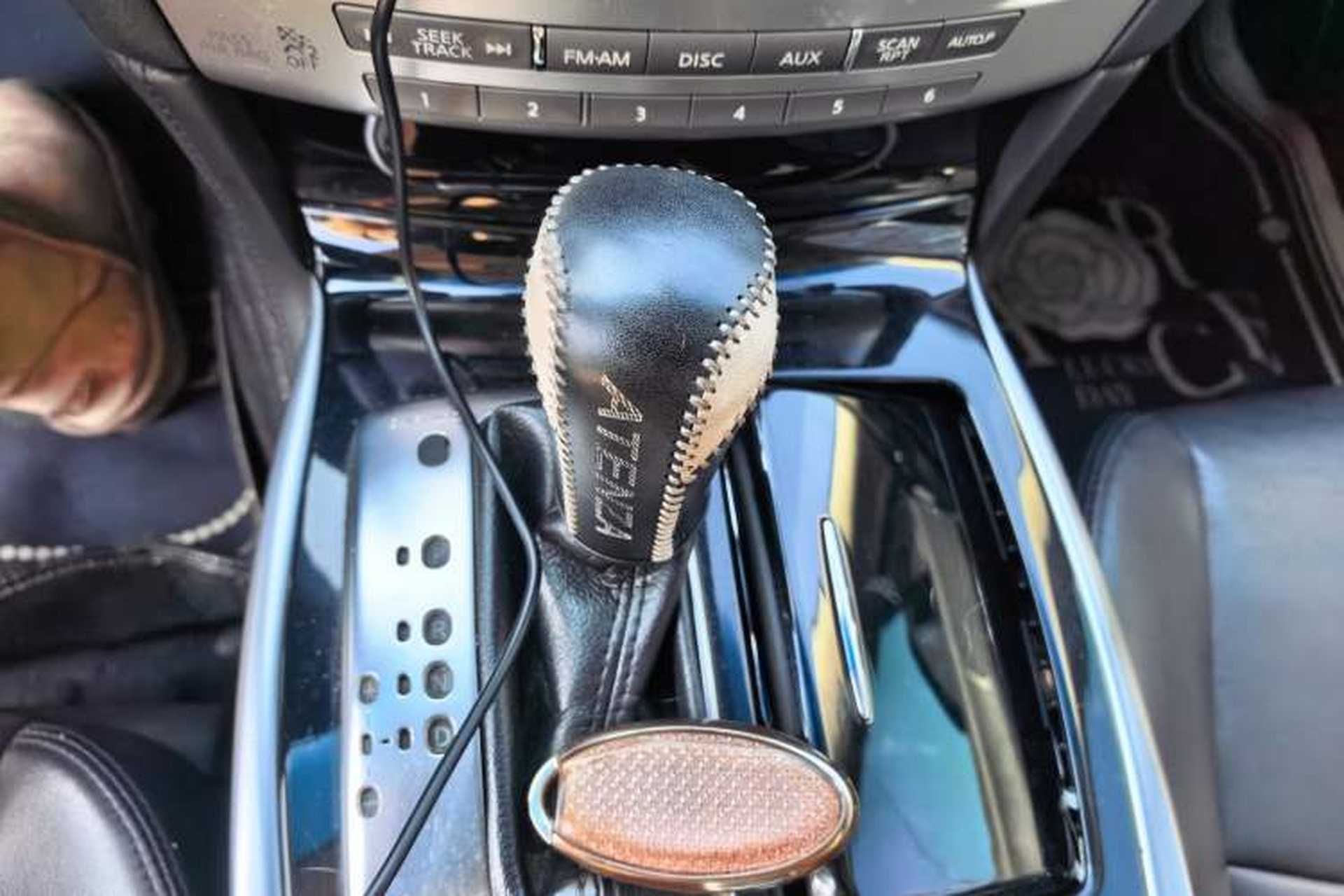 Used Infiniti Q70 2017 Q70L 2.5L Elite Edition Gear Lever