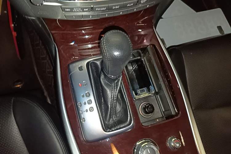 Used Infiniti Q70 2017 Q70L 2.5L Enjoyment Edition Gear Lever