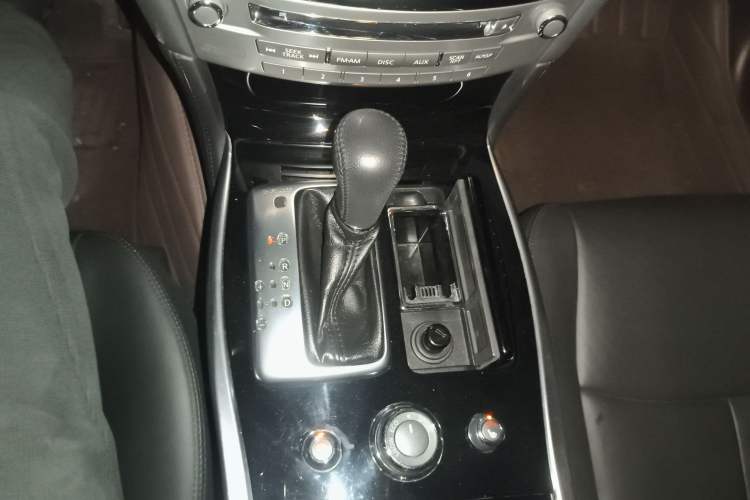 Used Infiniti Q70 2017 Q70L 2.5L Elite Edition Gear Lever
