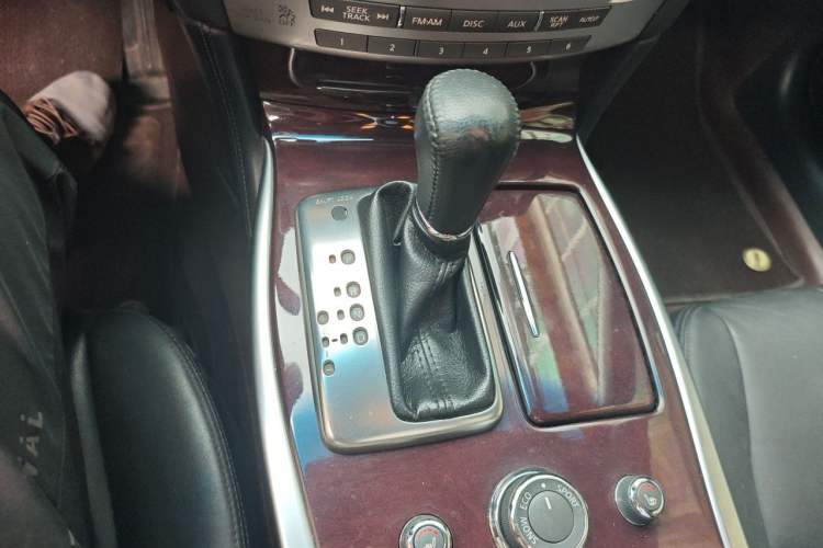 Used Infiniti Q70 2017 Q70L 2.5L Enjoyment Edition Gear Lever