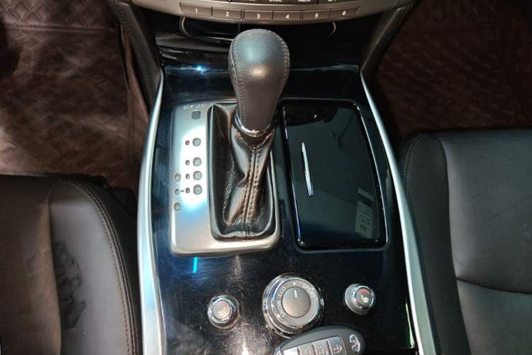 Used Infiniti Q70 2017 Q70L 2.5L Elite Edition Gear Lever