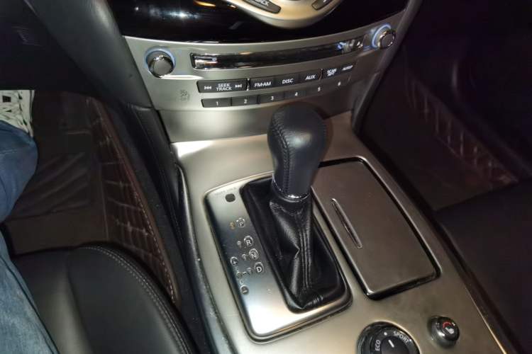 Used Infiniti Q70 2017 Q70L 2.5L Elite Edition Gear Lever