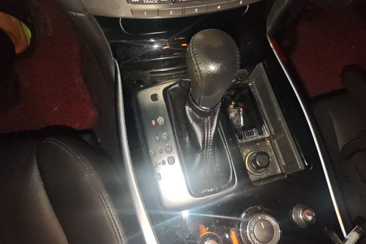 Used Infiniti Q70 2017 Q70L 2.5L Elite Edition Gear Lever