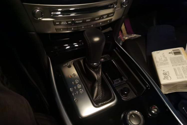 Used Infiniti Q70 2017 Q70L 2.5L Elite Edition Gear Lever