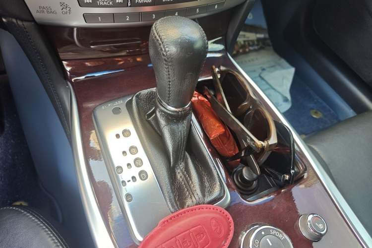 Used Infiniti Q70 2017 Q70L 2.5L Enjoyment Edition Gear Lever