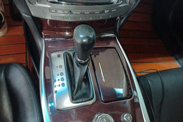 Used Infiniti Q70 2017 Q70L 2.5L Luxury Edition Gear Lever