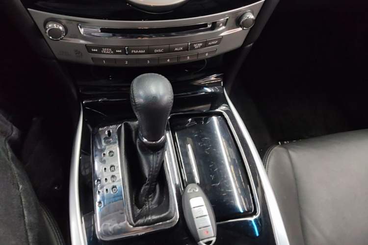Used Infiniti Q70 2017 Q70L 2.5L Elite Edition Gear Lever