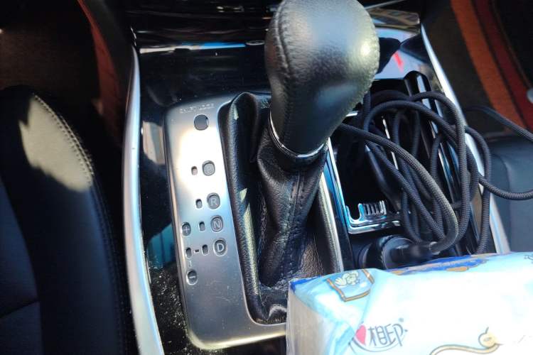 Used Infiniti Q70 2017 Q70L 2.5L Elite Edition Gear Lever