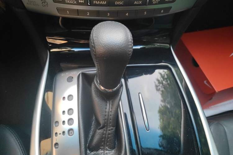 Used Infiniti Q70 2017 Q70L 2.5L Elite Edition Gear Lever