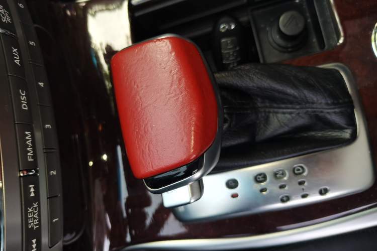 Used Infiniti Q70 2017 Q70L 2.5L Enjoyment Edition Gear Lever