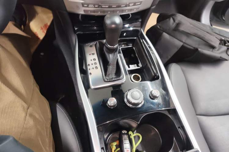 Used Infiniti Q70 2017 Q70L 2.5L Elite Edition Gear Lever